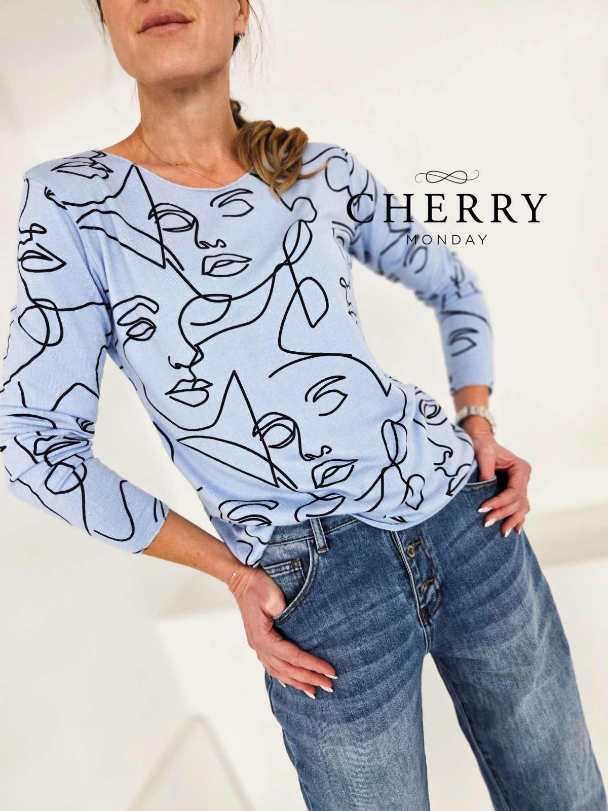 Tanjši volnen pulover s potiskom obrazov