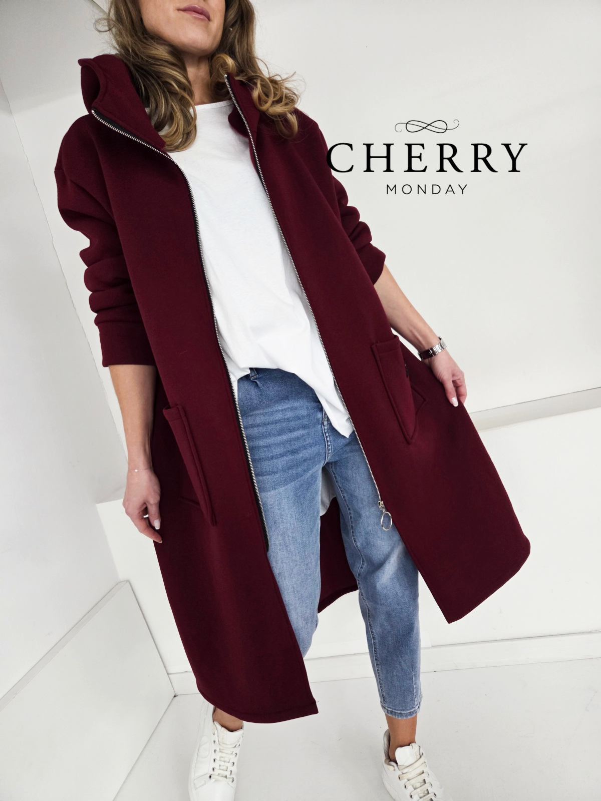 Daljša jopa / plašč z žepi in kapuco