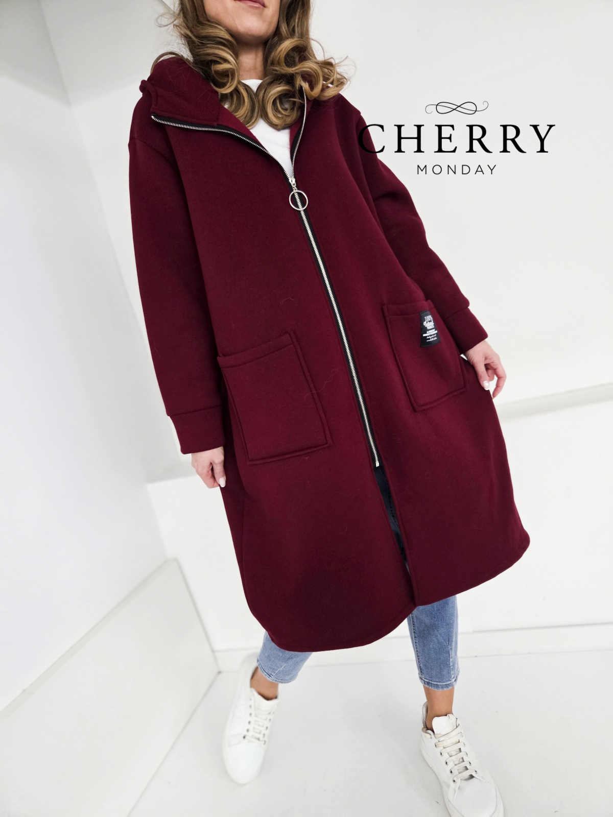 Daljša jopa / plašč z žepi in kapuco