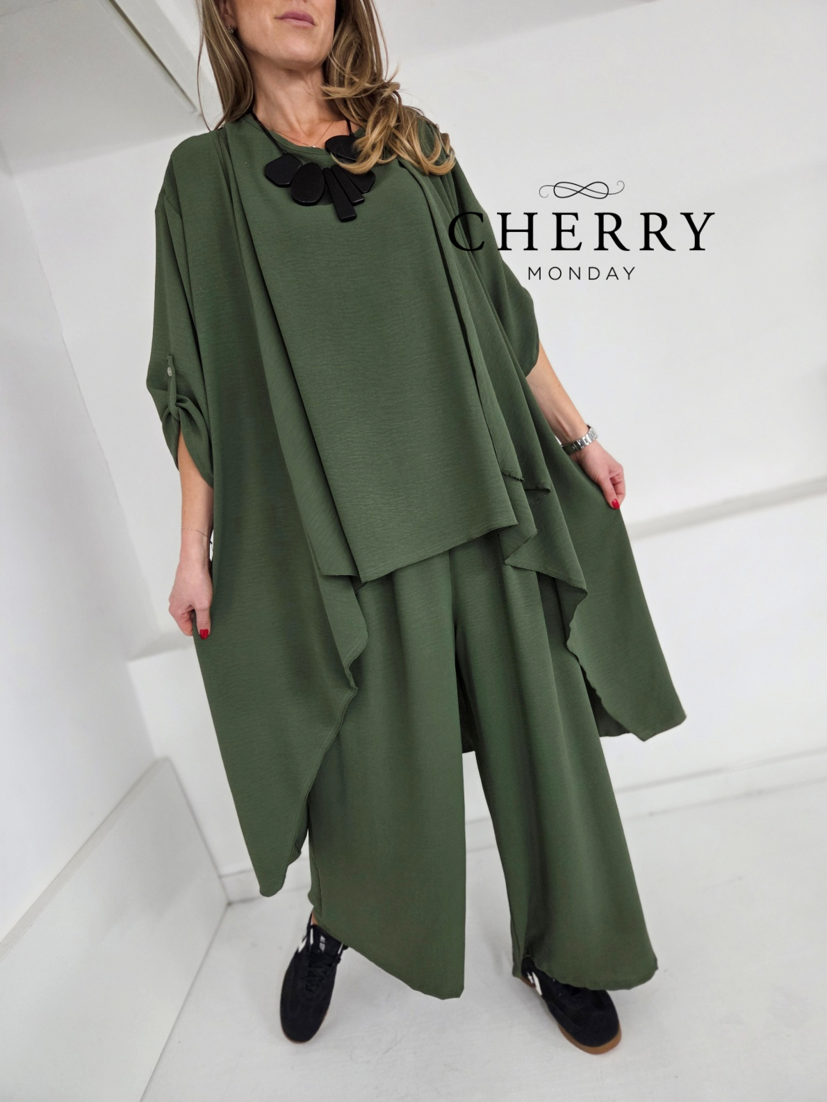 Lahkotni komplet majice, jope in hlač