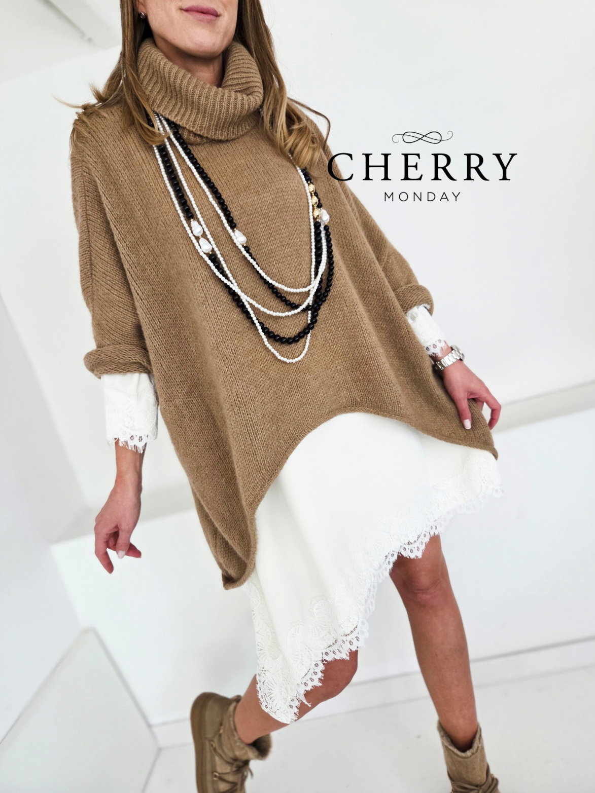 Asimetričen pulover širokega kroja