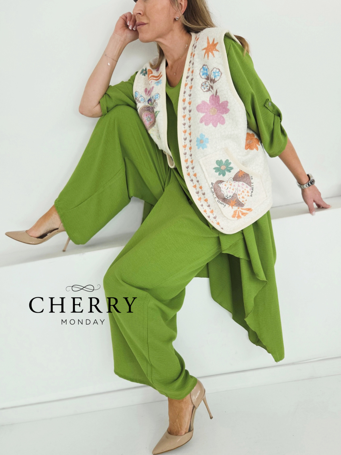 Lahkotni komplet majice, jope in hlač