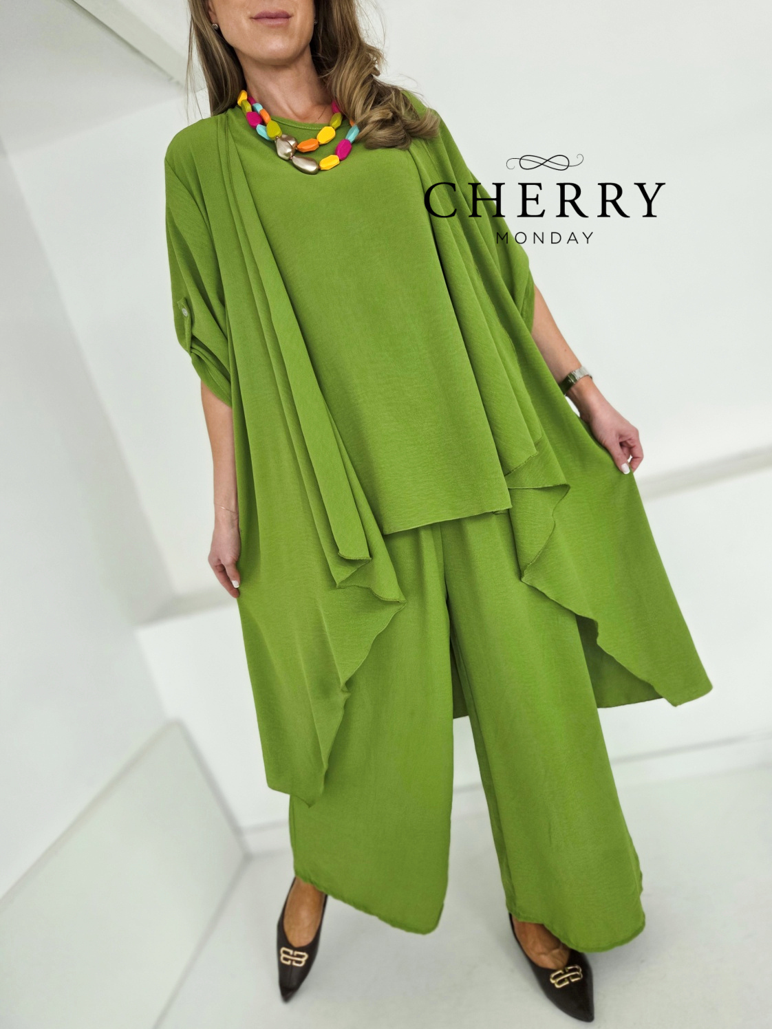 Lahkotni komplet majice, jope in hlač