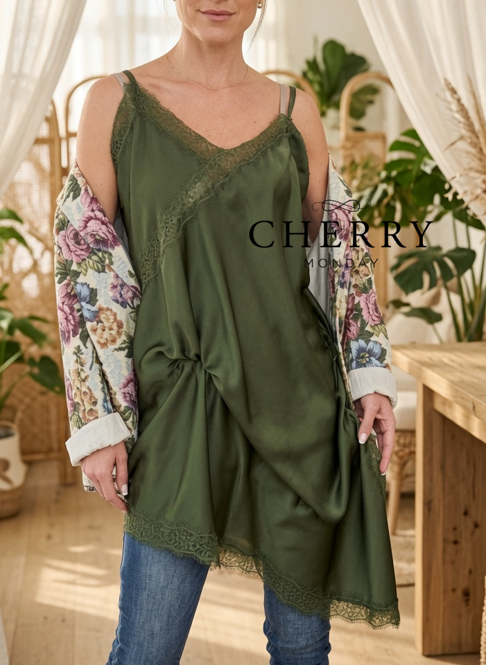 Modna tunika s čipko plus size