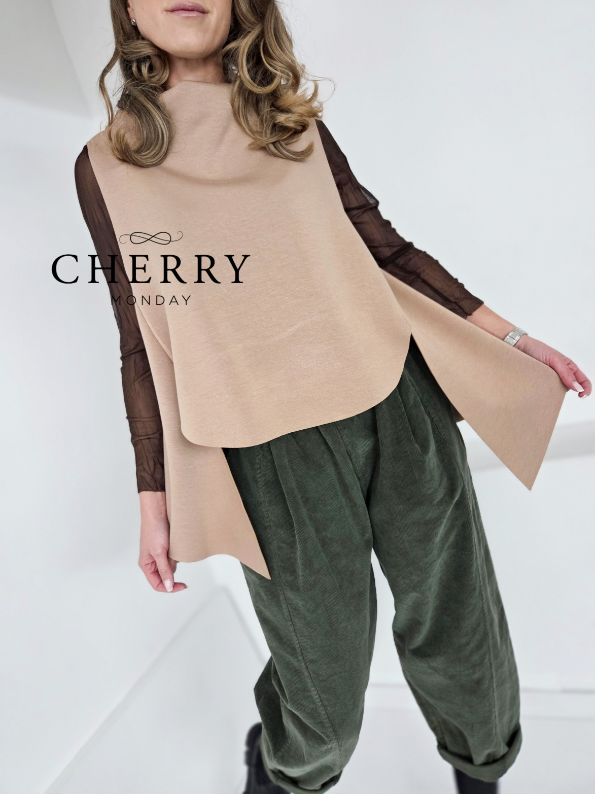 Asimetrični brezrokavnik