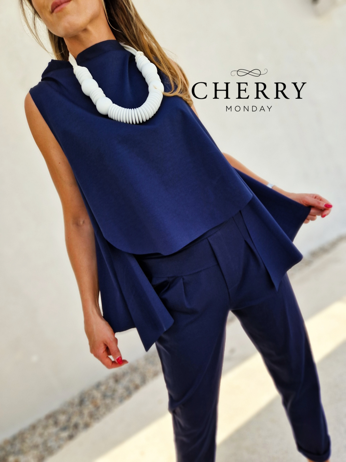 Asimetrični brezrokavnik