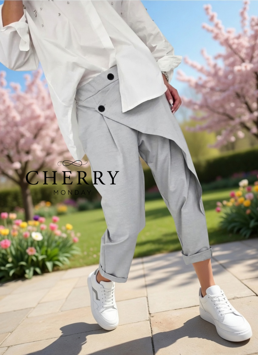 cherry monday (74) Hlače na preklop z dekorativnimi gumbi