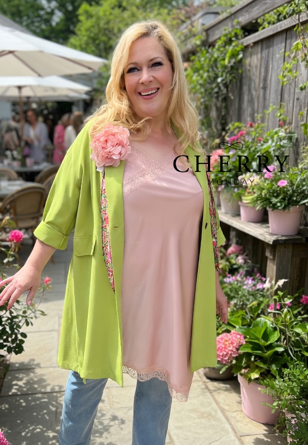 Modna tunika s čipko plus size