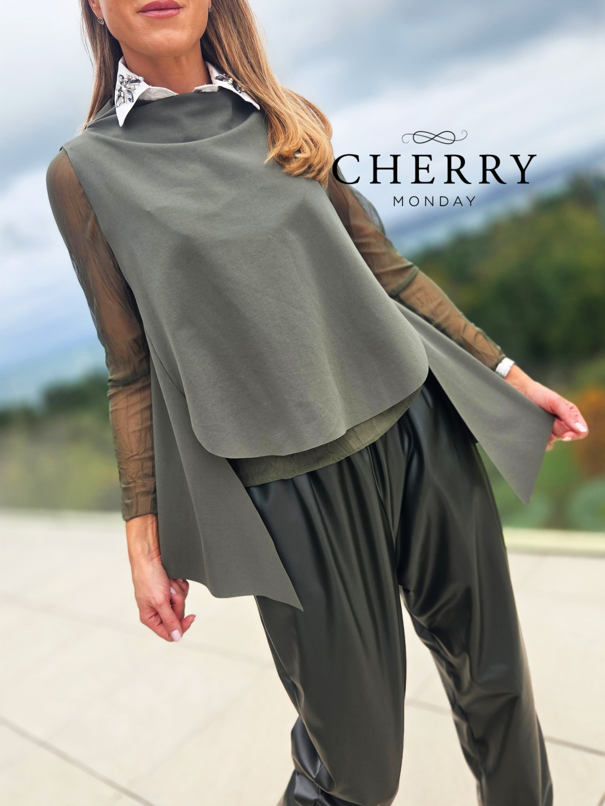 Asimetrični brezrokavnik