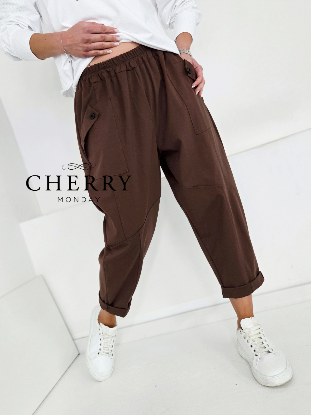 Sproščene hlače z žepi