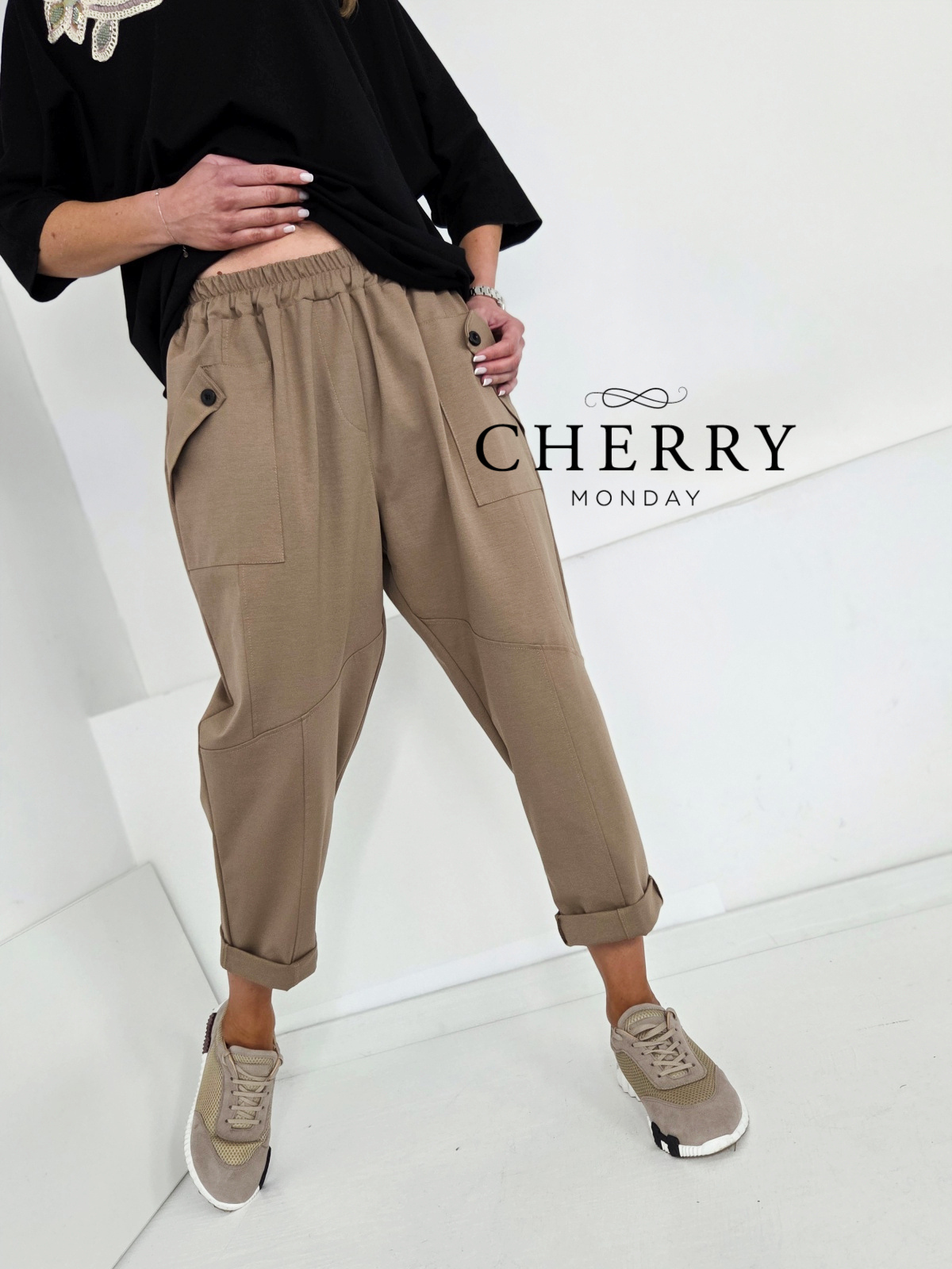 Sproščene hlače z žepi