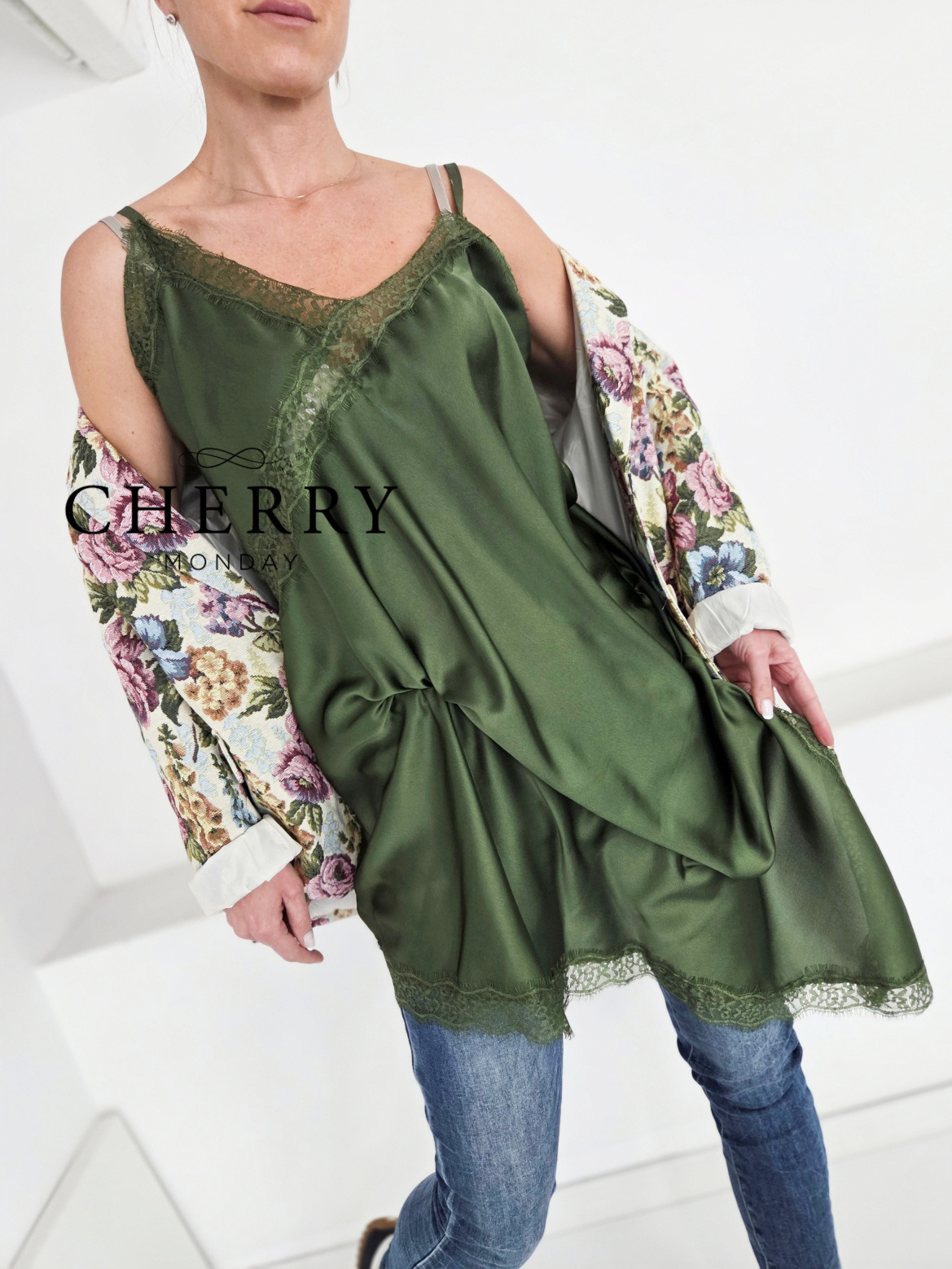 Modna tunika s čipko plus size