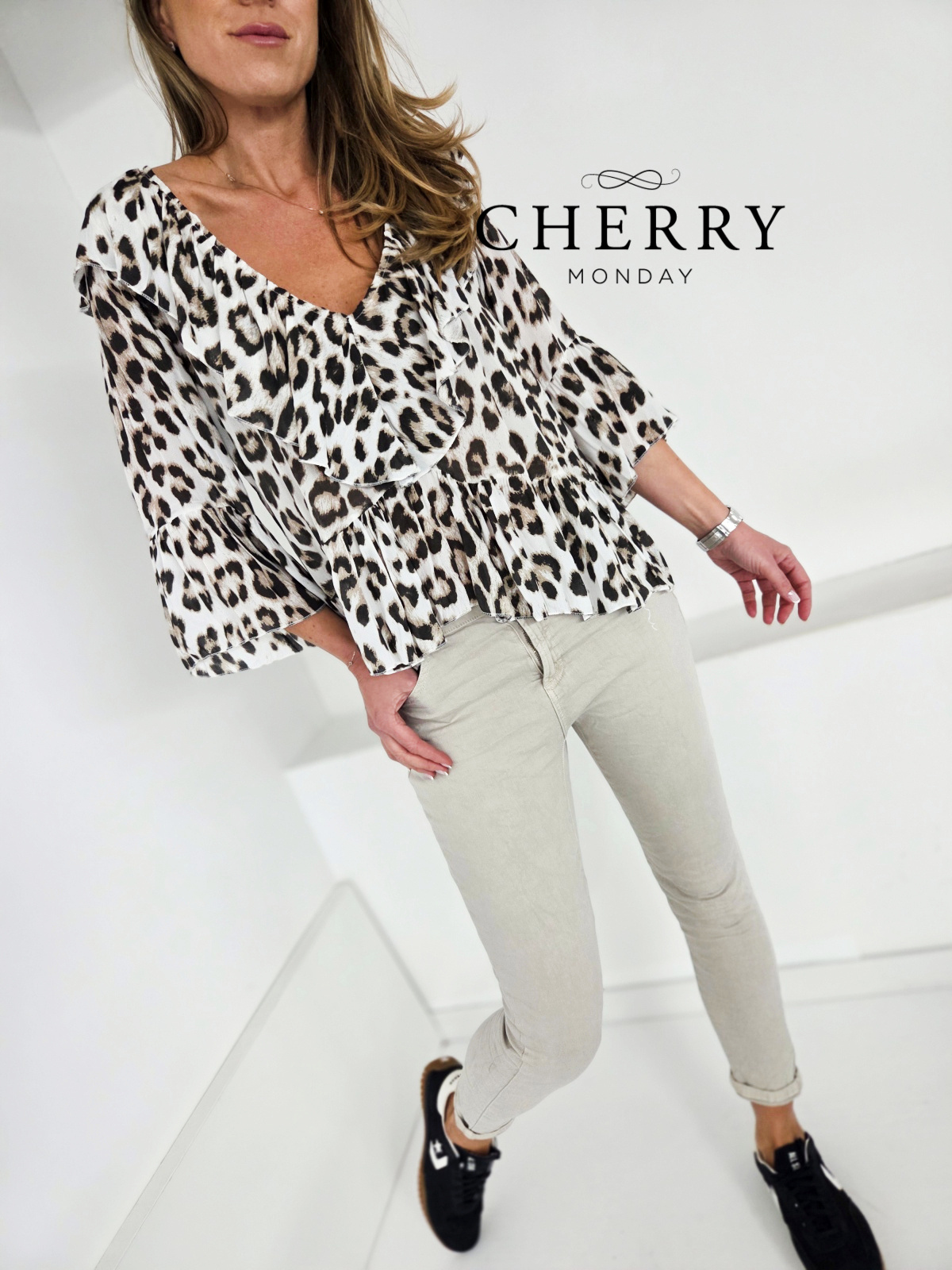 Bluza z volani in leopardjim vzorcem