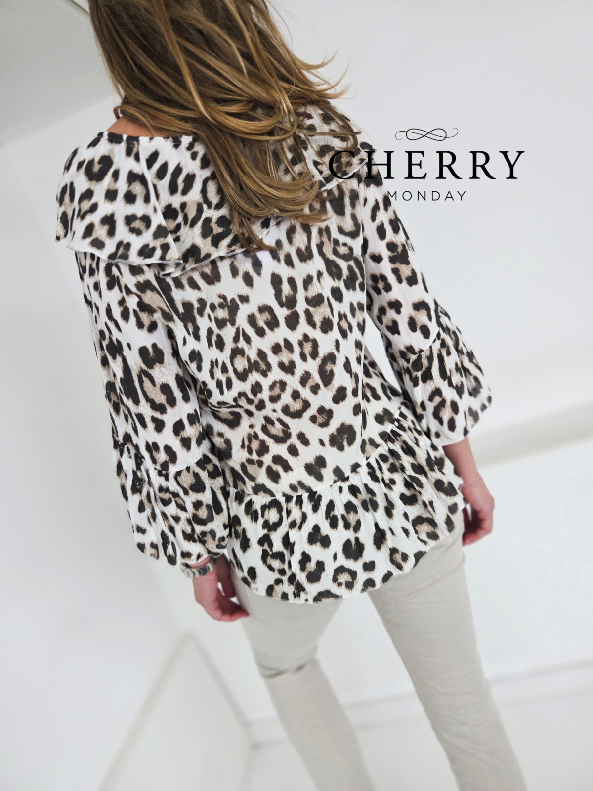 Bluza z volani in leopardjim vzorcem