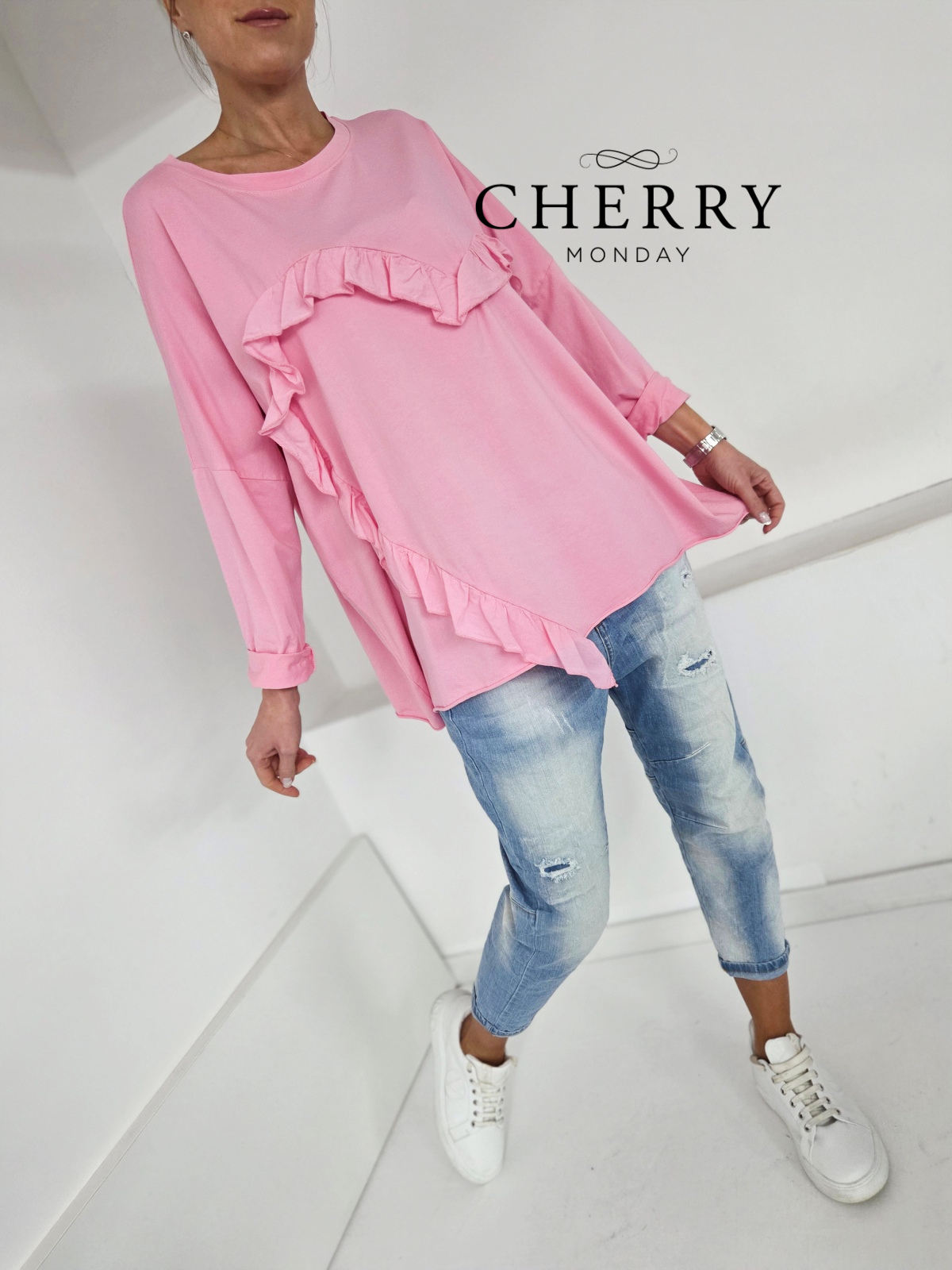 Svetle rahlo natrgane jeans hlače