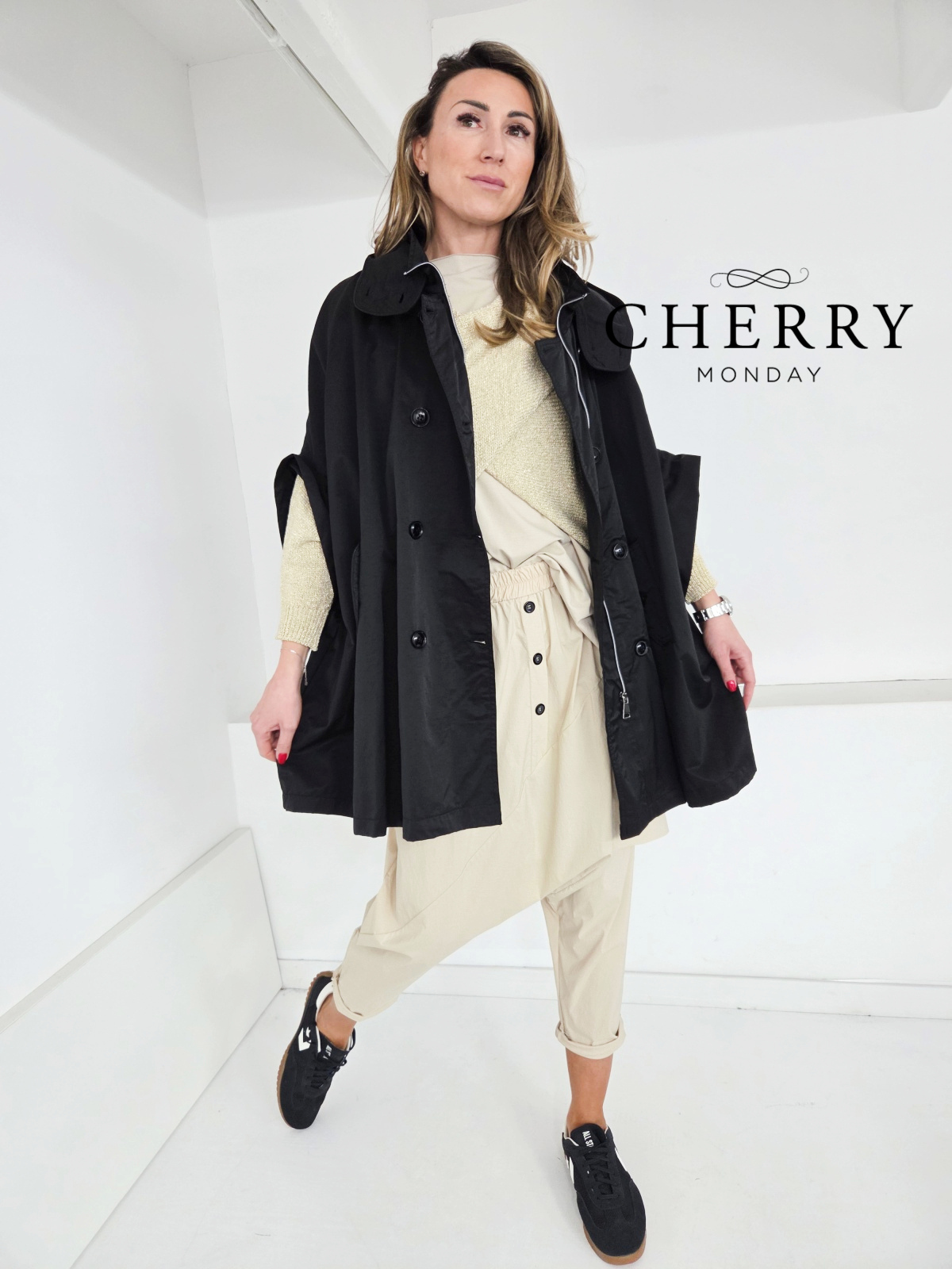 Lahkotne baggy hlače z gumbi in zadrgo