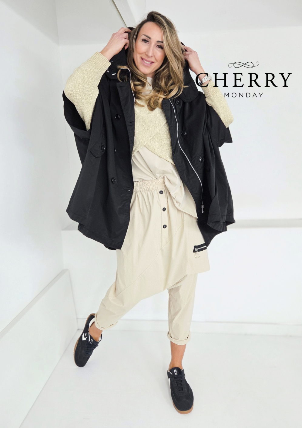 Lahkotne baggy hlače z gumbi in zadrgo