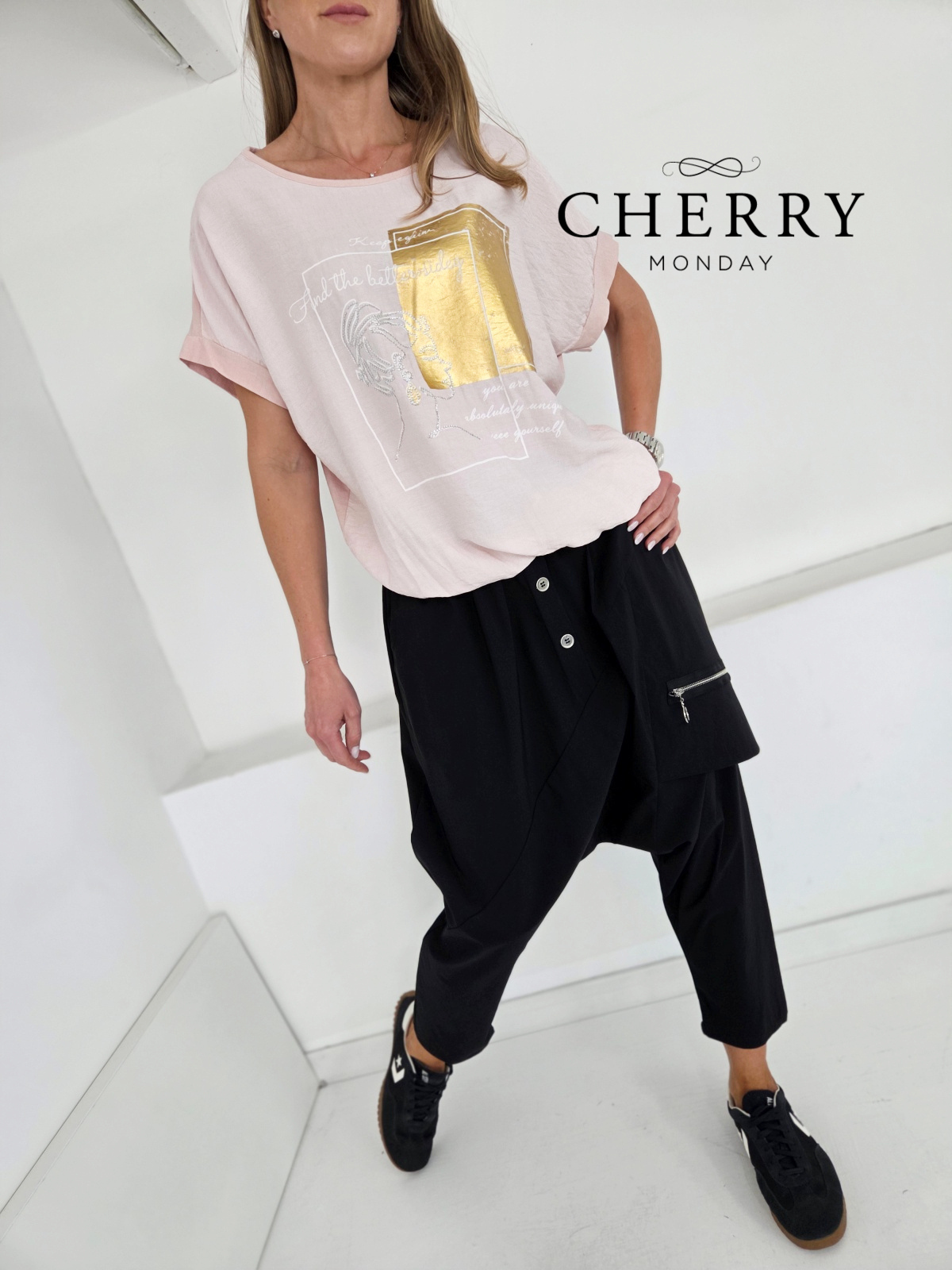 Lahkotne baggy hlače z gumbi in zadrgo