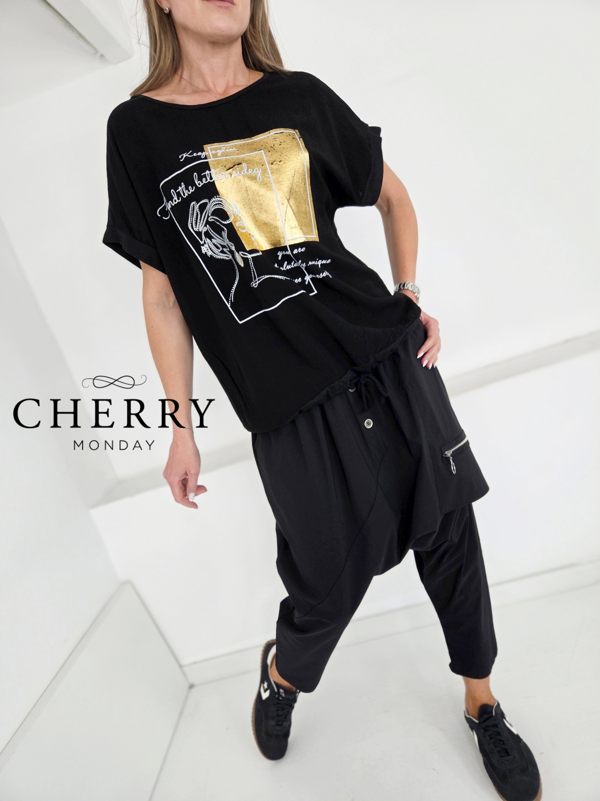 Lahkotne baggy hlače z gumbi in zadrgo