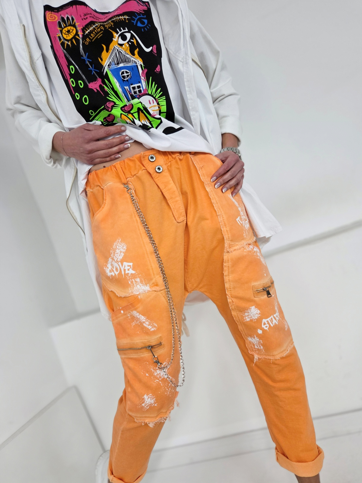 Baggy hlače z detajli