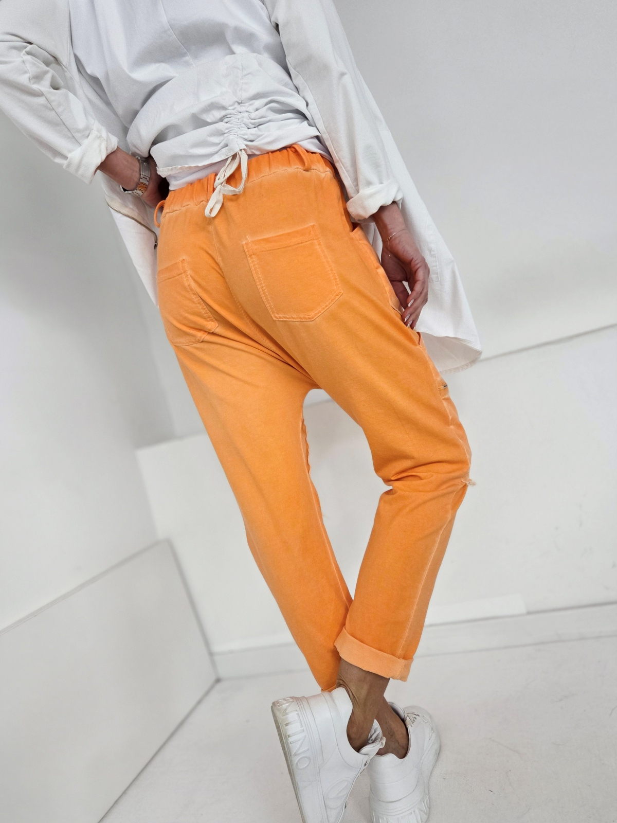 Baggy hlače z detajli