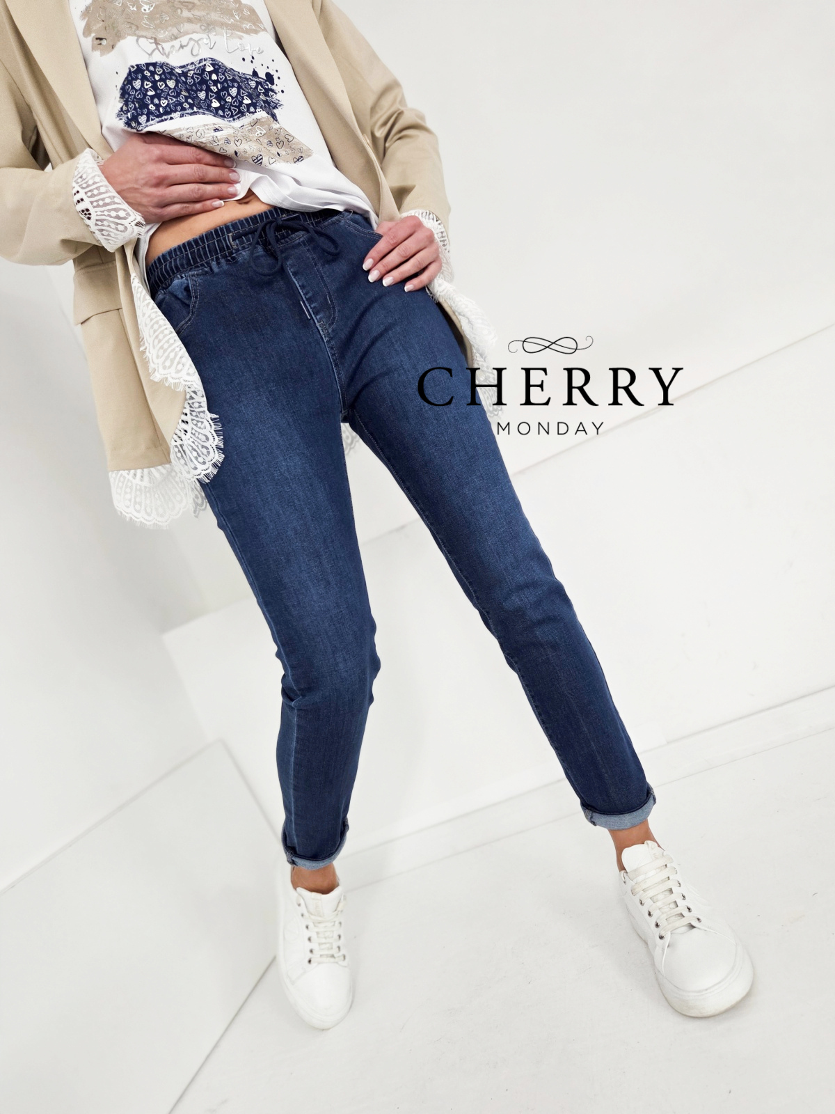 Elastične jeans hlače z vrvico