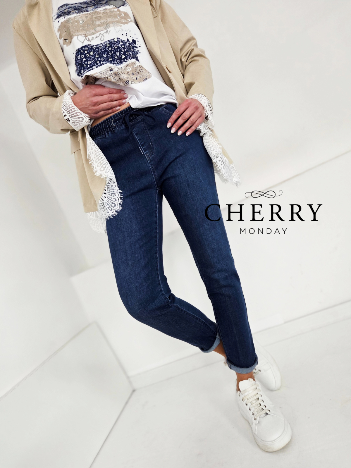 Elastične jeans hlače z vrvico