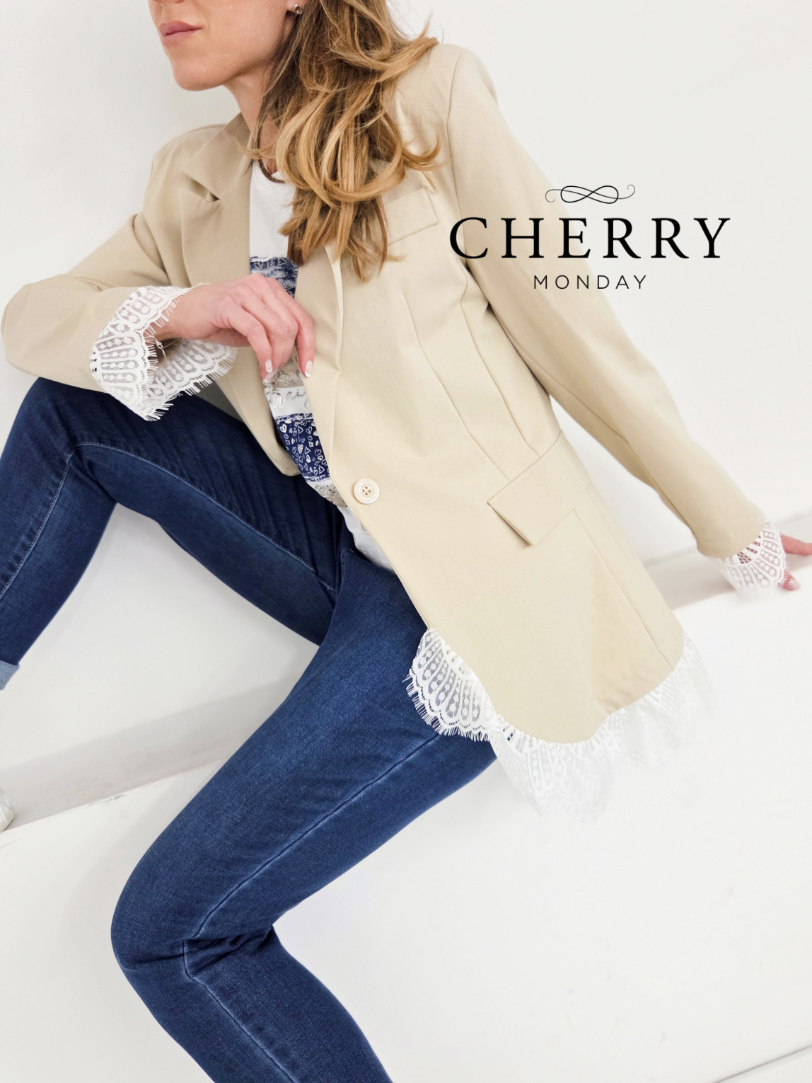 Elastične jeans hlače z vrvico