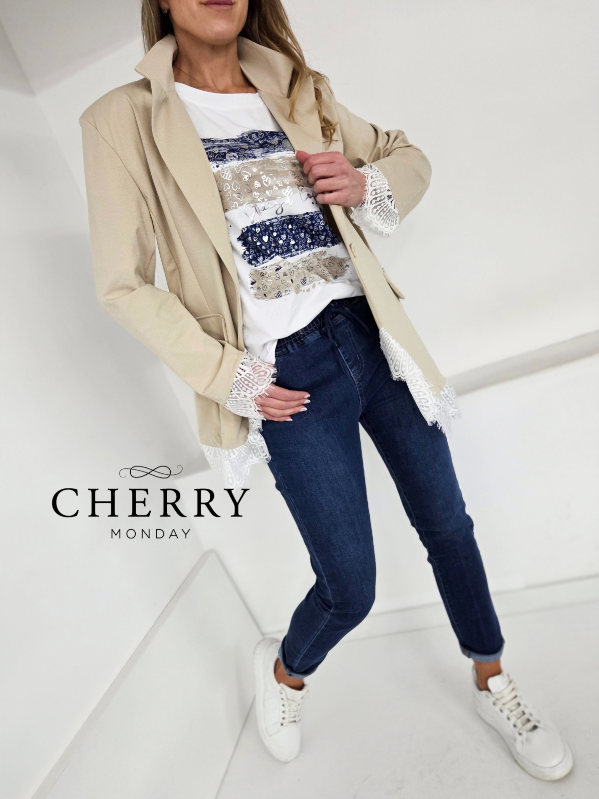 Elastične jeans hlače z vrvico