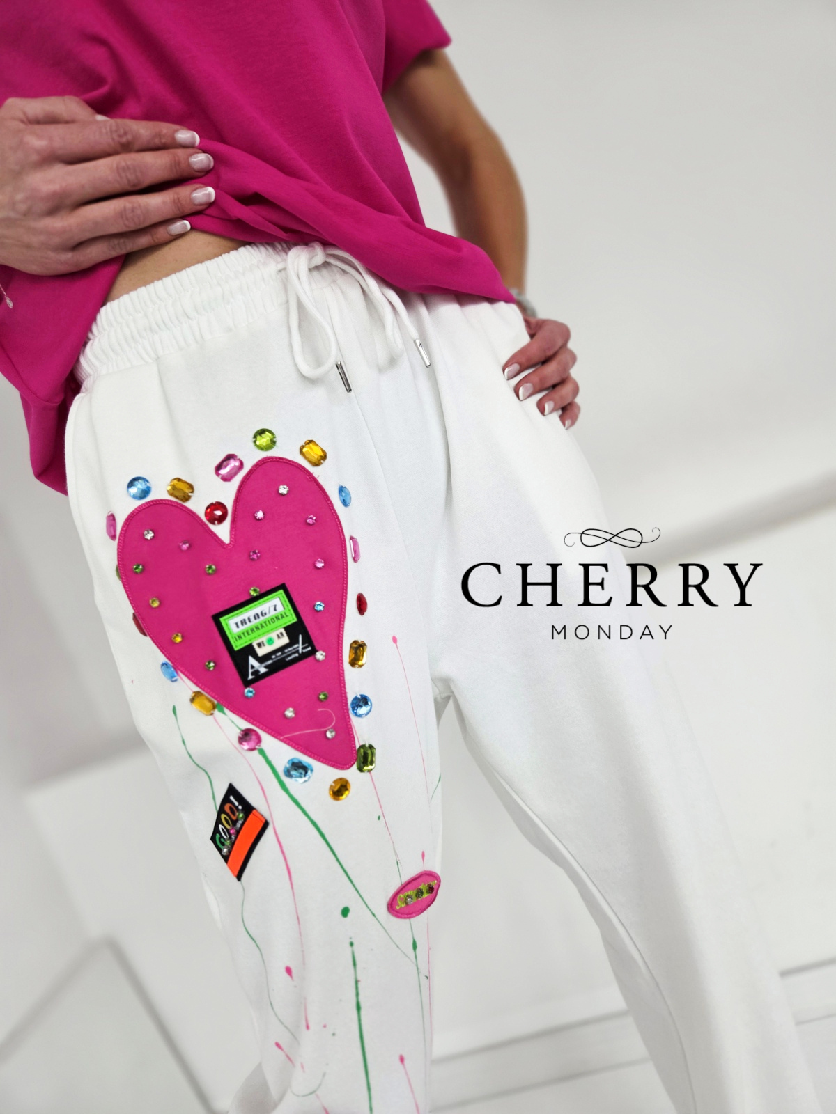 Hlačna trenirka s srčki