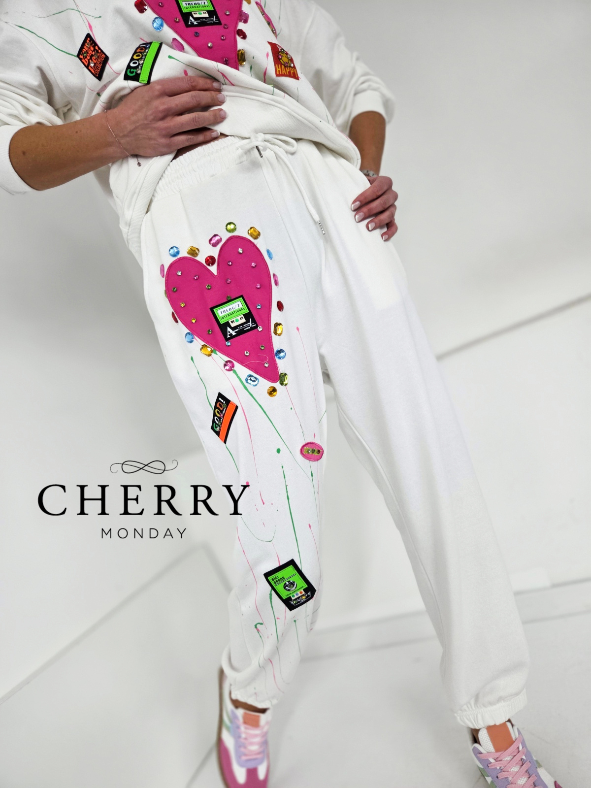 Hlačna trenirka s srčki