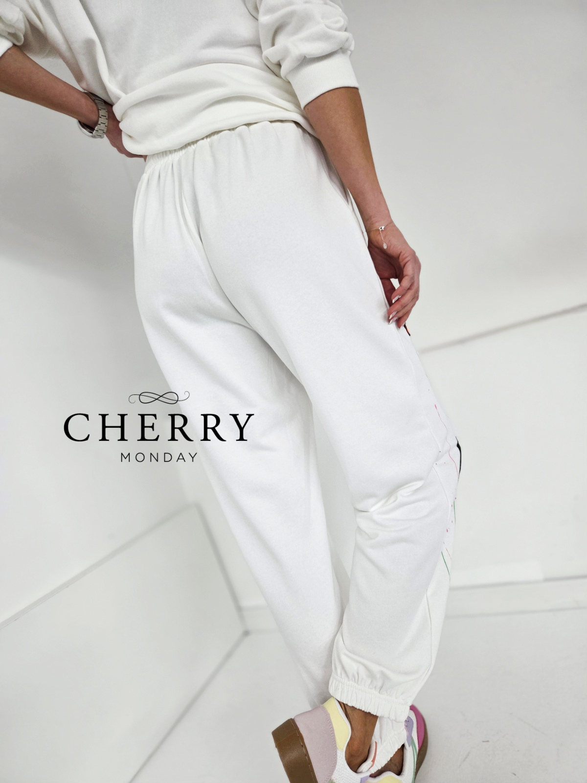 Hlačna trenirka s srčki