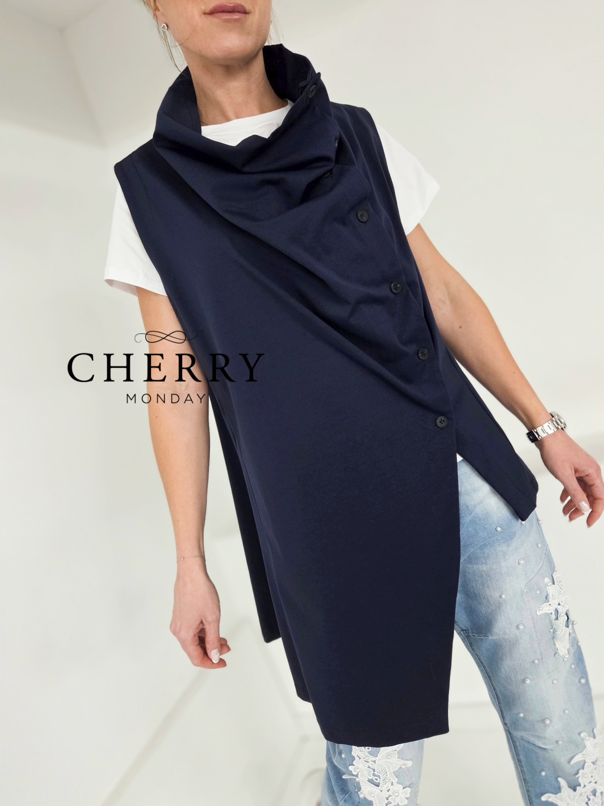 Modni asimetrični brezrokavnik