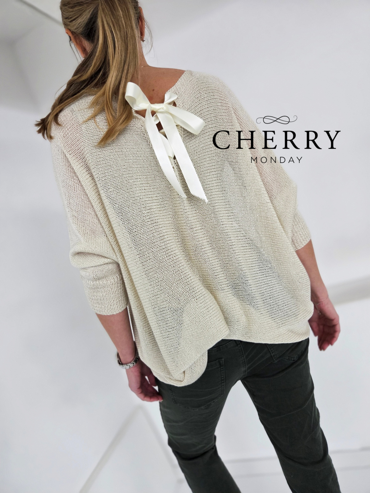 Pleteni plus size pulover s pentljo