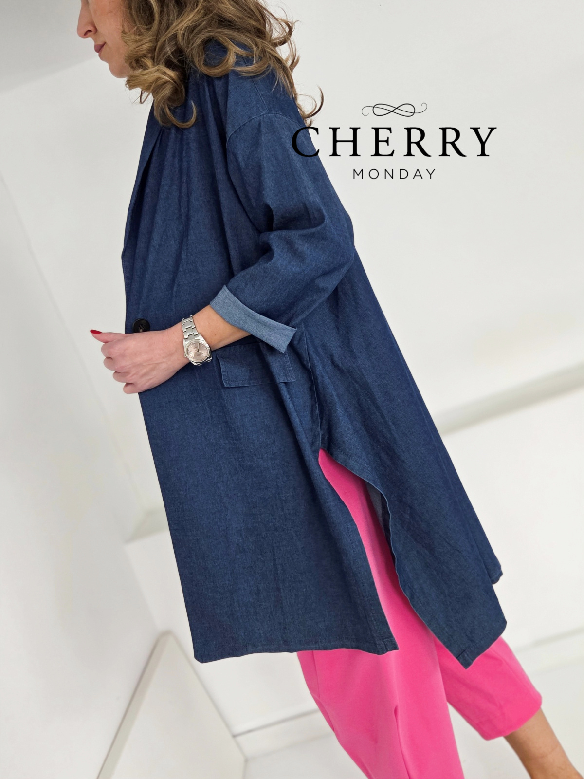 Prehodni plašč iz lahkotnega jeansa