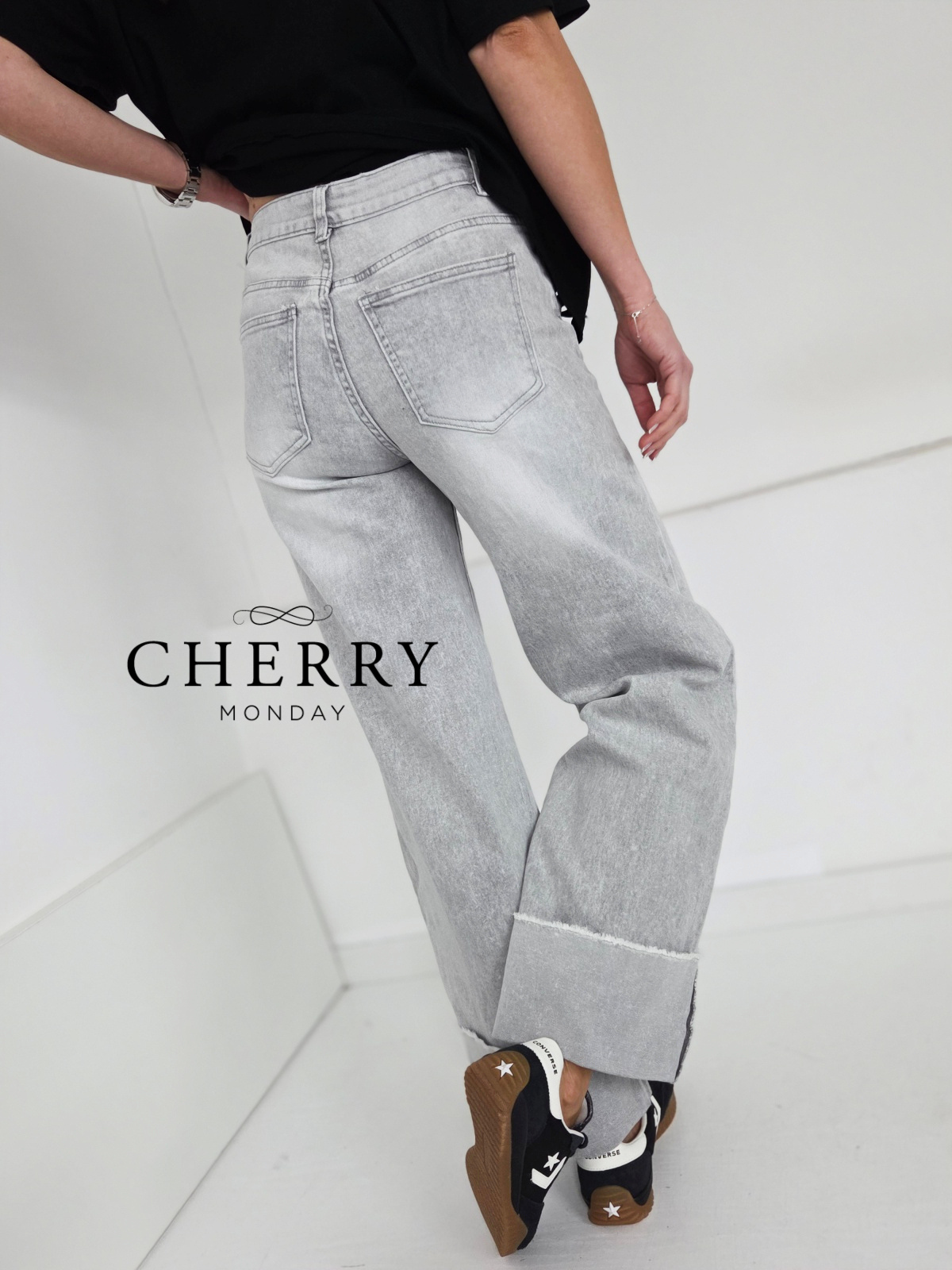 Sive jeans hlače z zavihanim robom