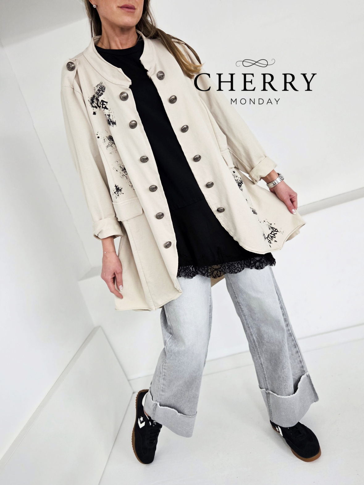 Sive jeans hlače z zavihanim robom