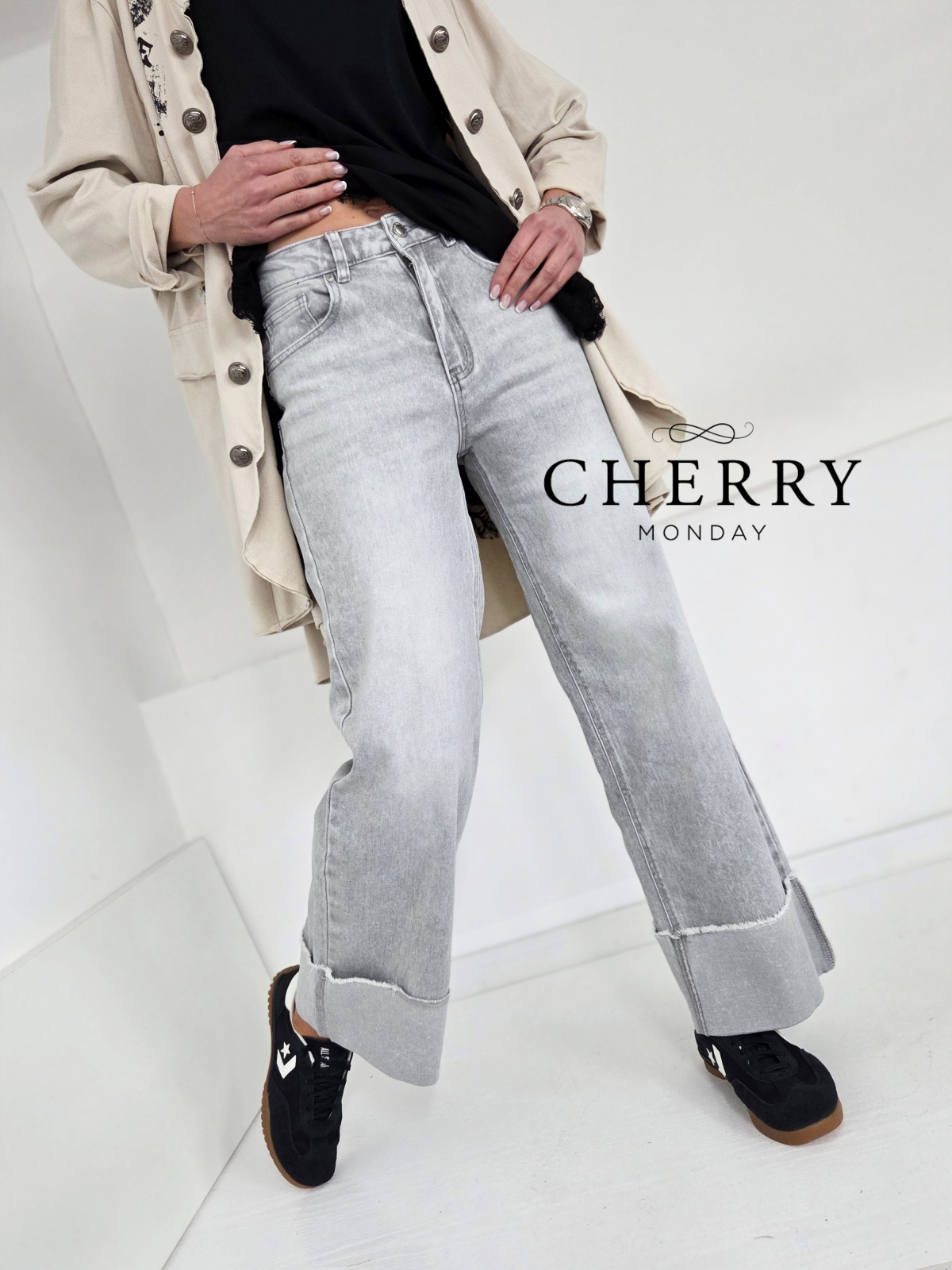 Sive jeans hlače z zavihanim robom