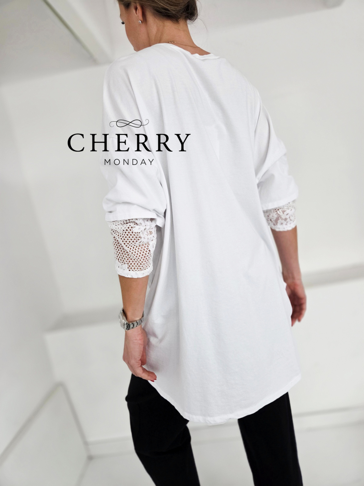 Tunika z mrežastim detajlom