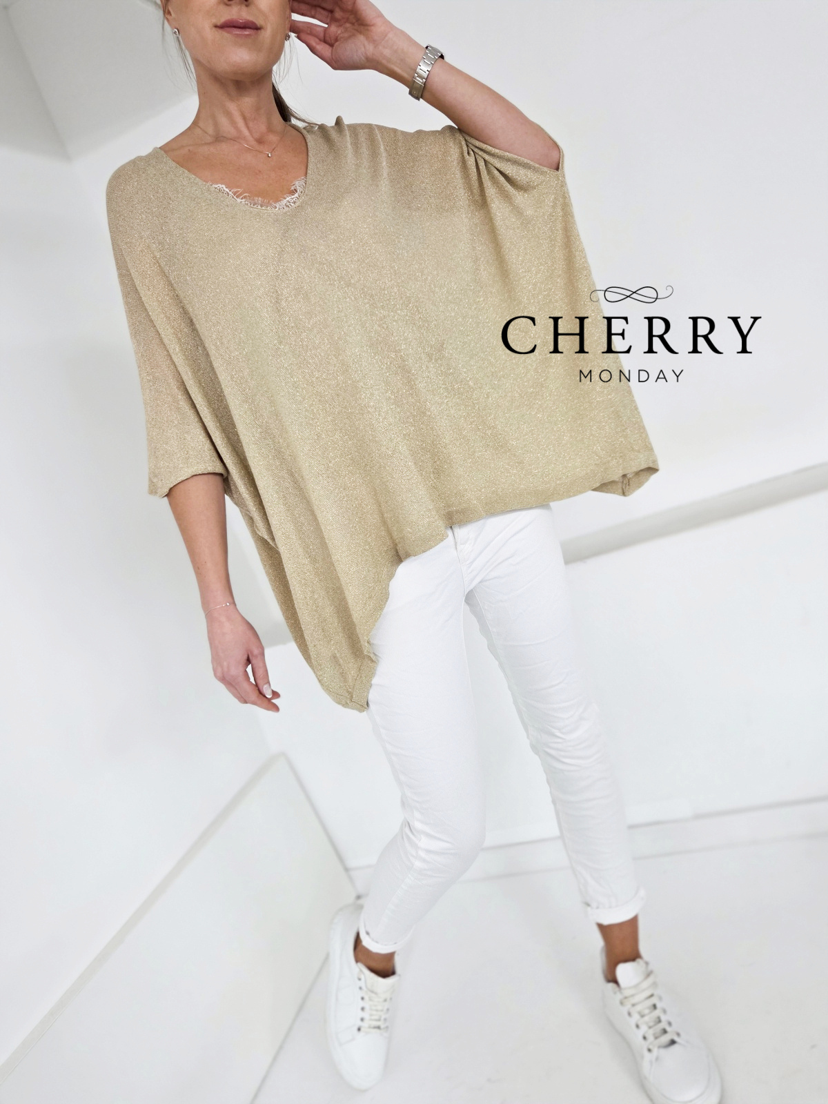 Zlat lahkotni pulover