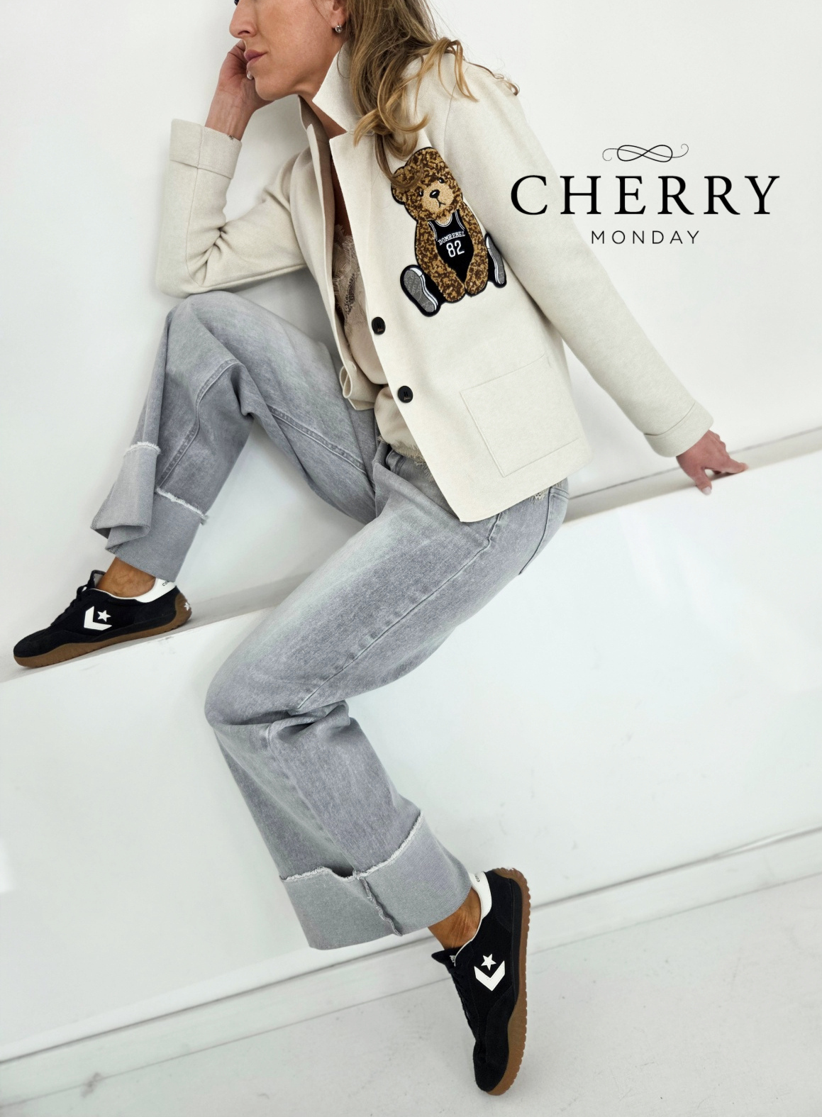 Sive jeans hlače z zavihanim robom