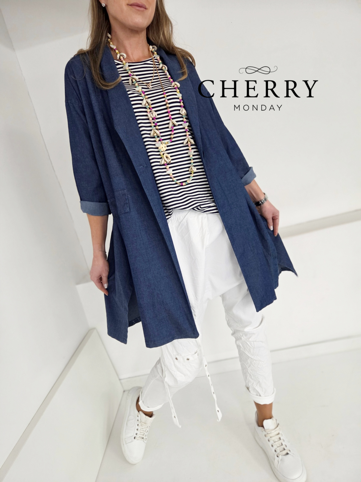 Prehodni plašč iz lahkotnega jeansa