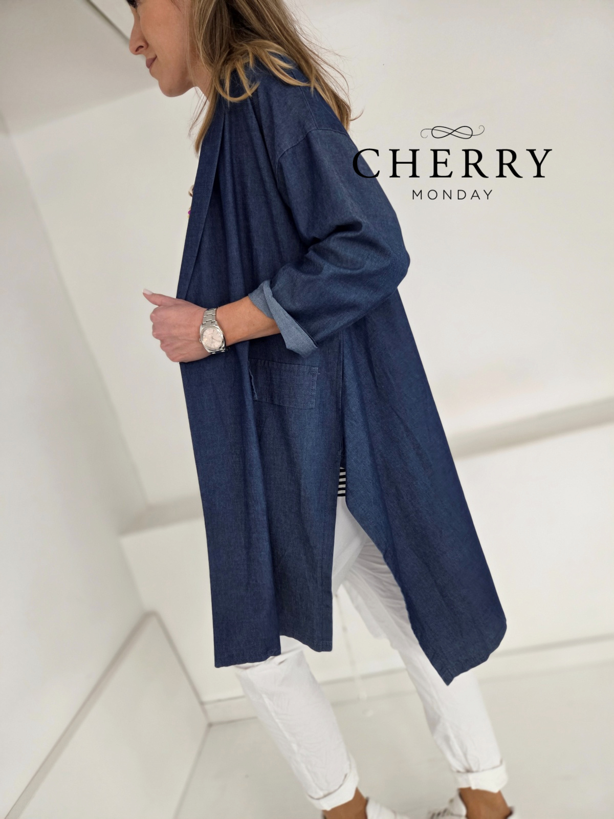 Prehodni plašč iz lahkotnega jeansa