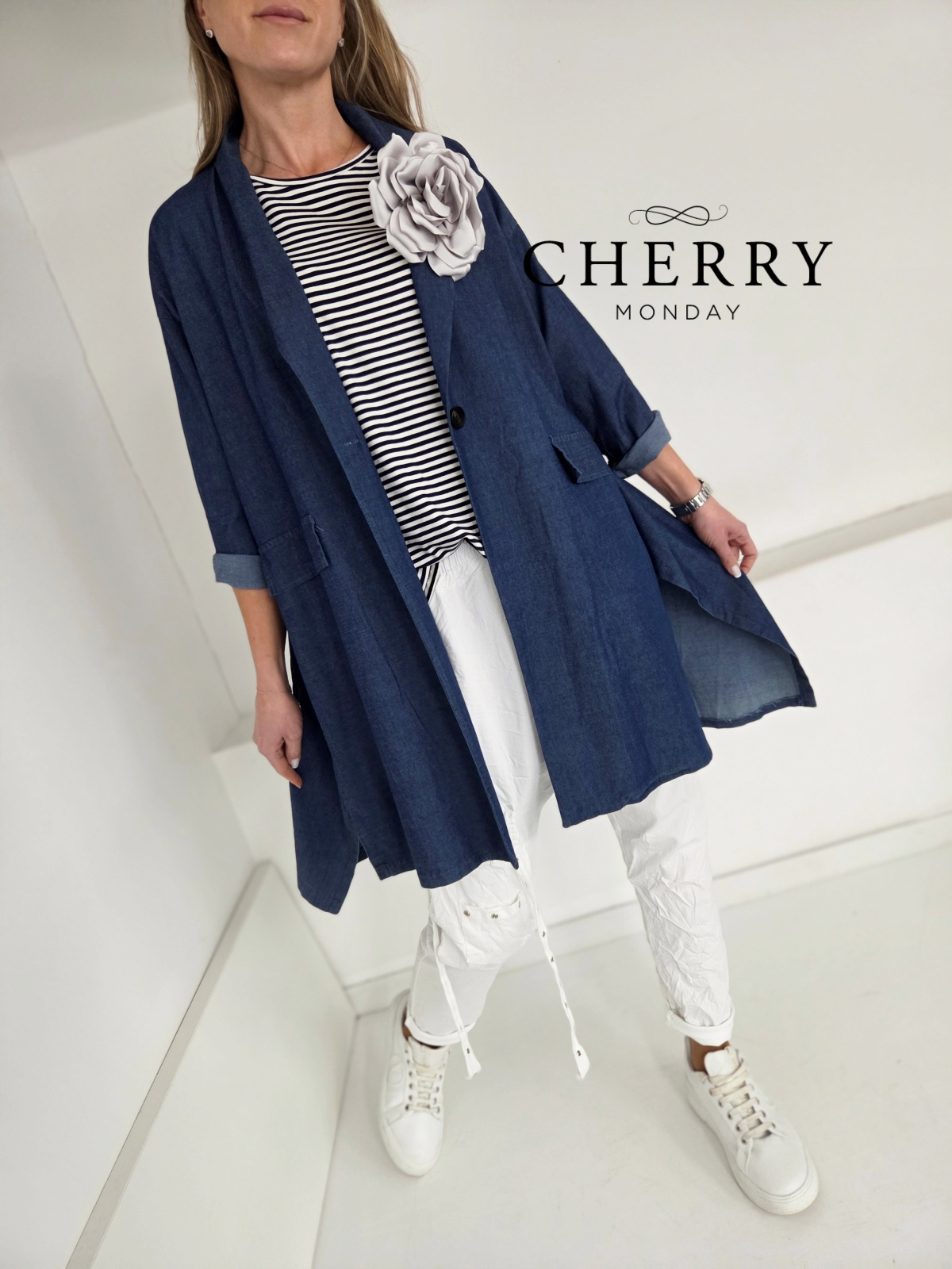 Prehodni plašč iz lahkotnega jeansa