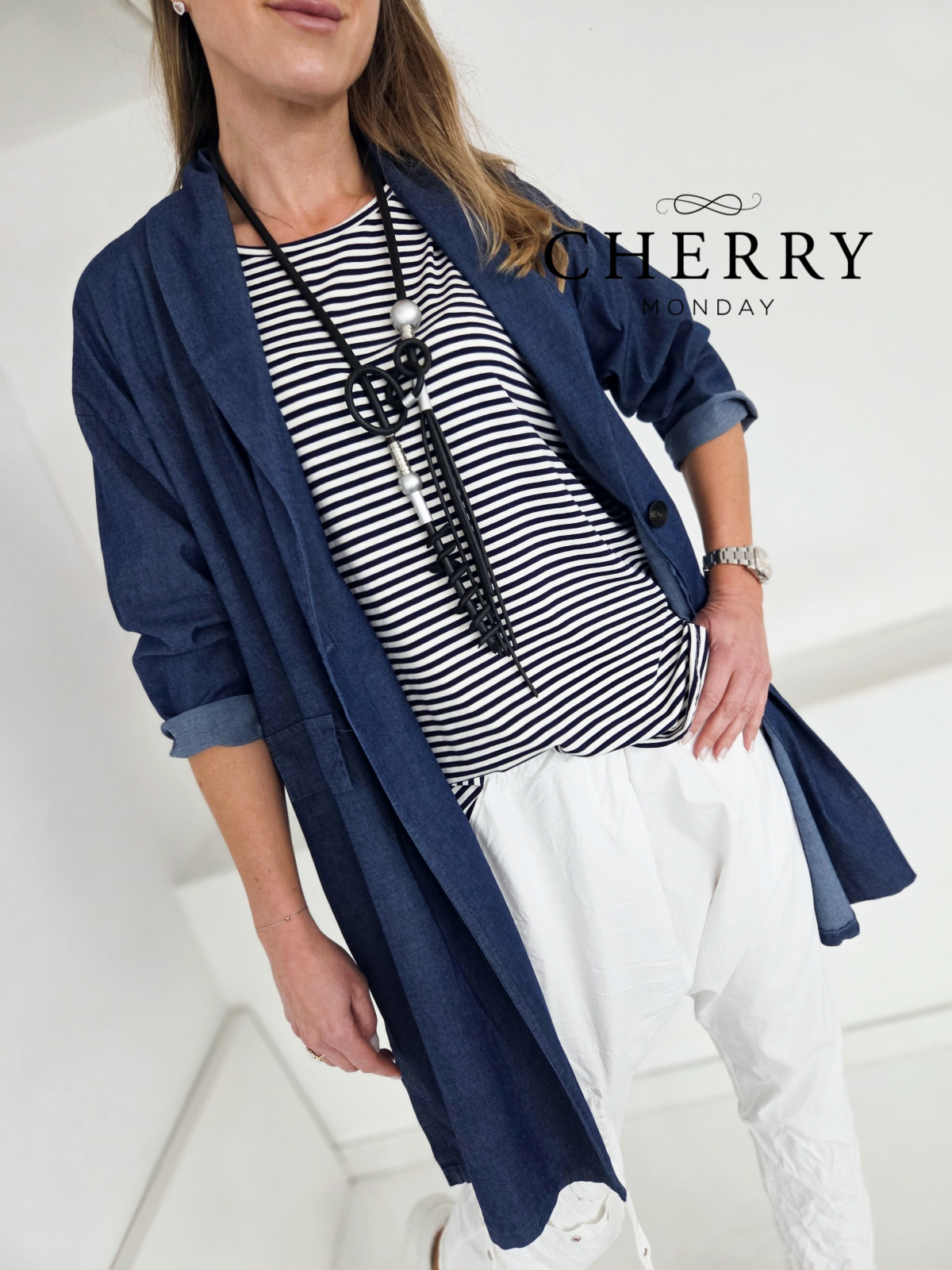 Prehodni plašč iz lahkotnega jeansa