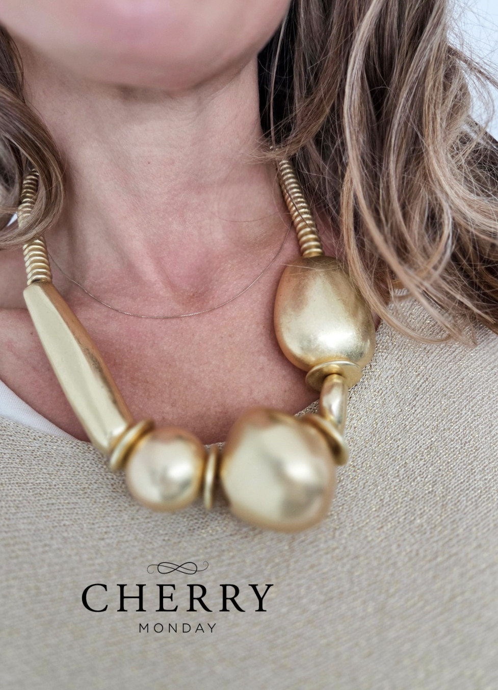 Bogata zlata ogrlica