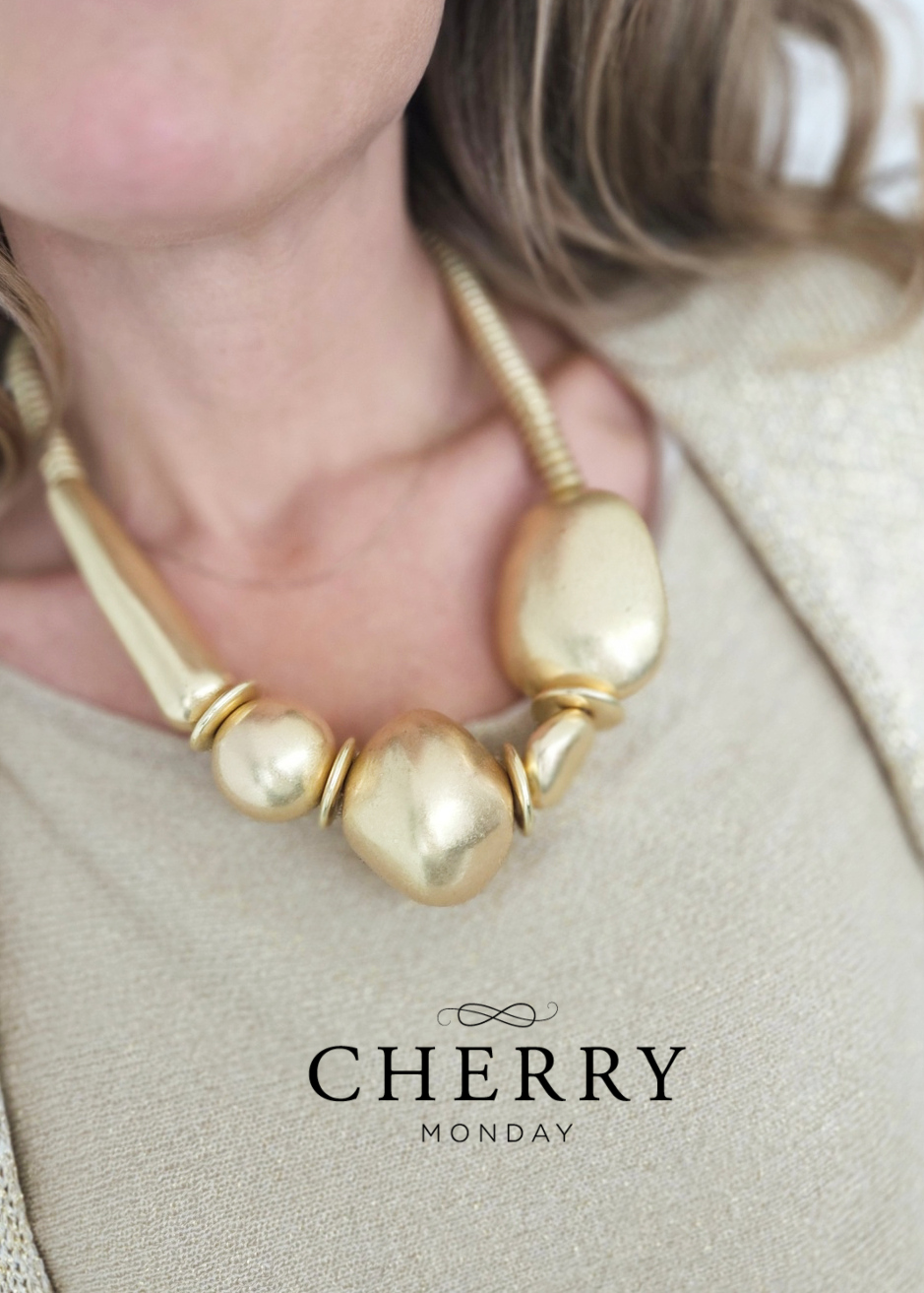 Bogata zlata ogrlica