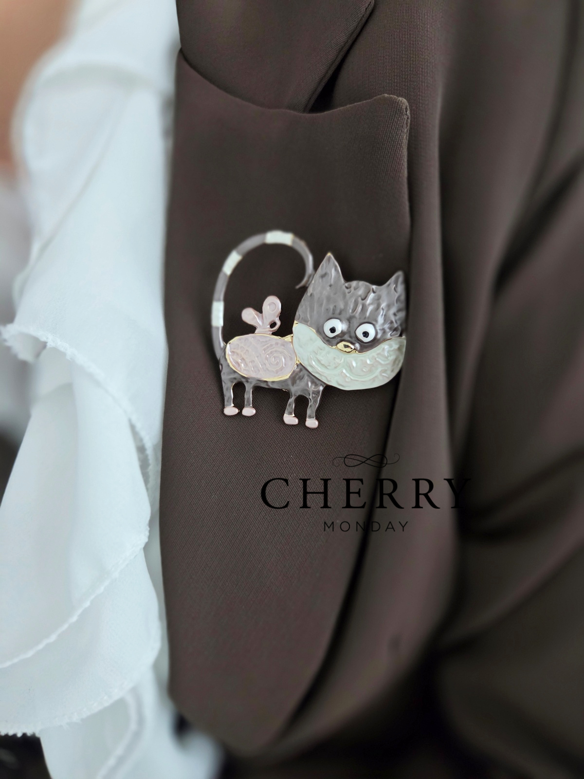 Magnetna broška maček