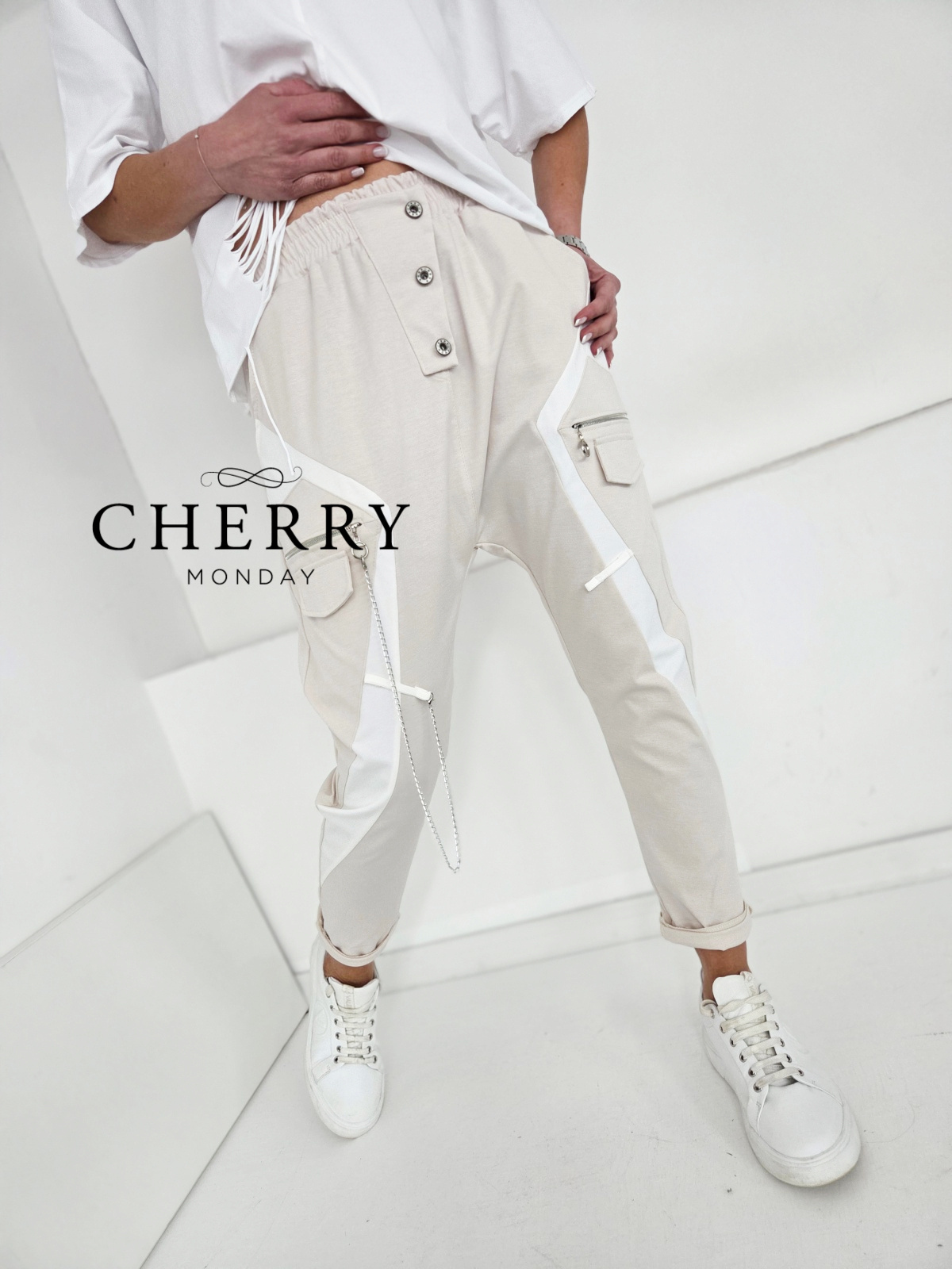 Modne hlače z žepi