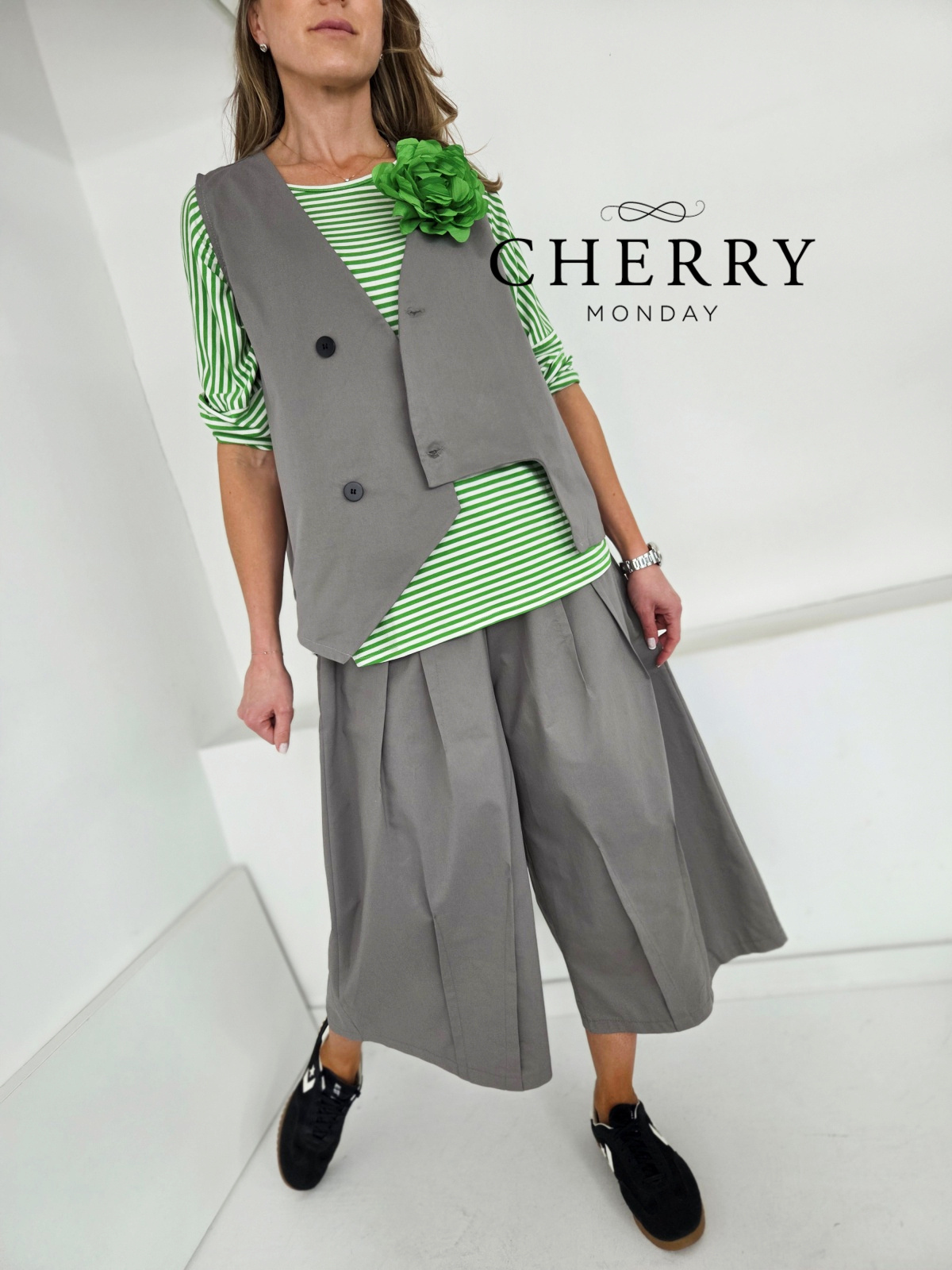 Modni asimetrični telovnik